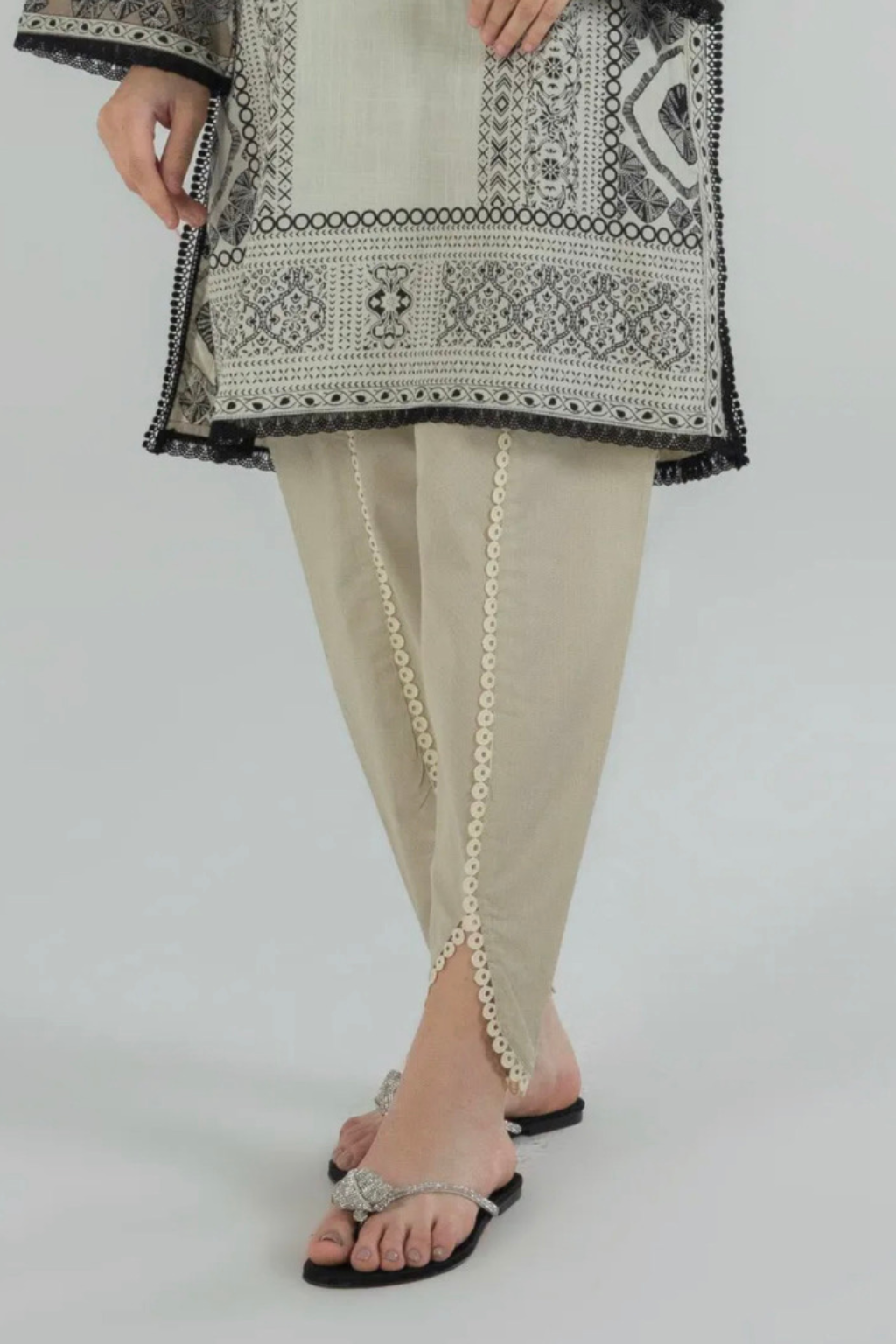 Pants | Cream Tulip Shalwar